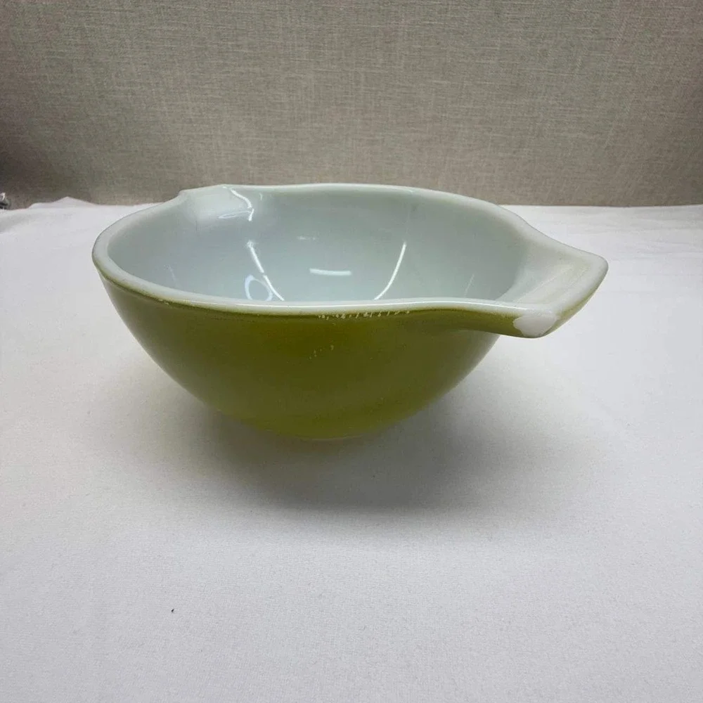 Pyrex vintage mixing